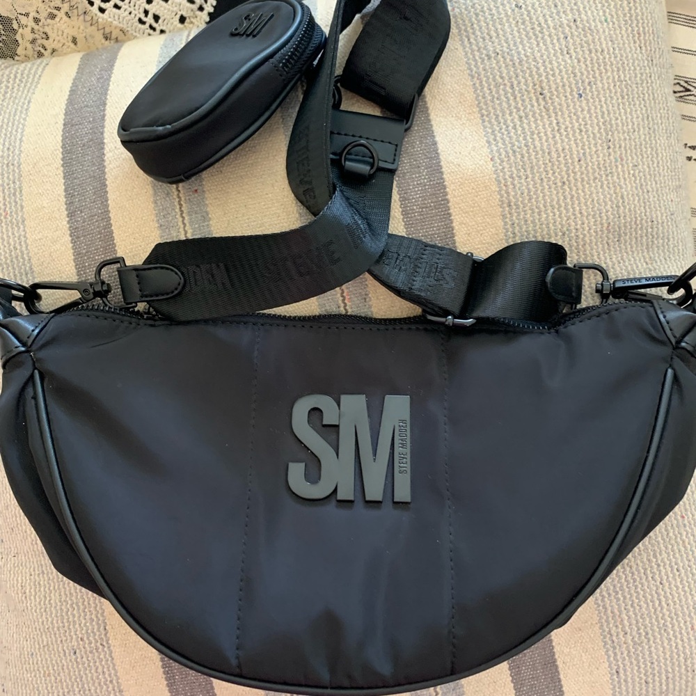 Steve Madden “Move”  utility crossbody bag sporty vibe nylon lt wt